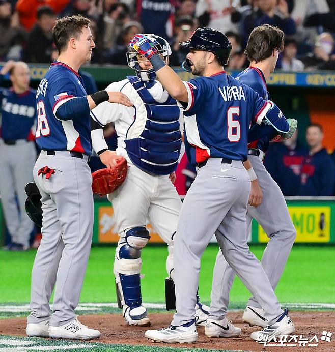 5일 오후 일본 도쿄돔에서 열린 2026 월드베이스볼클래식(WBC) C조 체코와 한국의 경기, 5회초 1사 1,2루 체코 바브라가 스리런 홈런을 날린 후 기뻐하고 있다. 도쿄, 김한준 기자