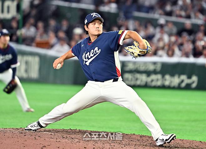 대한민국 야구대표팀의 김택연이 7일 일본 도쿄 도쿄돔에서 열린 2026 월드 베이스볼 클래식(WBC) 조별리그 일본과 경기 7회말 등판해 힘차게공을 던지고 있다. 도쿄(일본) | 박진업 기자 upandup@sportsseoul.com