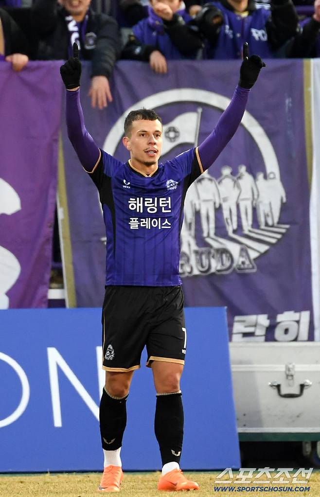 K리그1 FC안양과 제주SK의 경기가 8일 안양종합운동장에서 열렸다. 안양 마테우스가 선취골을 넣은 뒤 환호하고 있다. 안양=박재만 기자 pjm@sportschosun.com/2026.03.08/