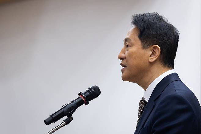 오세훈 서울시장이 6일 서울 여의도 국회 의원회관에서 열린 용산국제업무지구 정책토론회에서 개회사를 하고 있다. 뉴스1