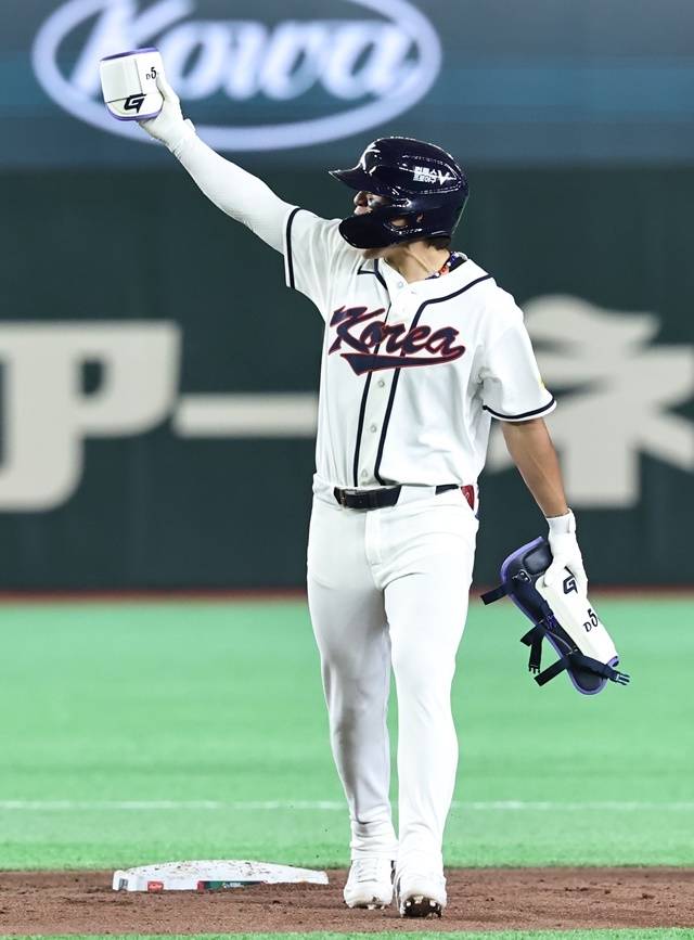 8일 일본 도쿄돔에서 열린 2026 WBC 조별리그 C조 3차전 대한민국과 대만의 경기. 8회말 2사 1루 한국 김도영이 동점을 만드는 1타점 2루타를 치고 환호하고 있다. 사진=연합뉴스