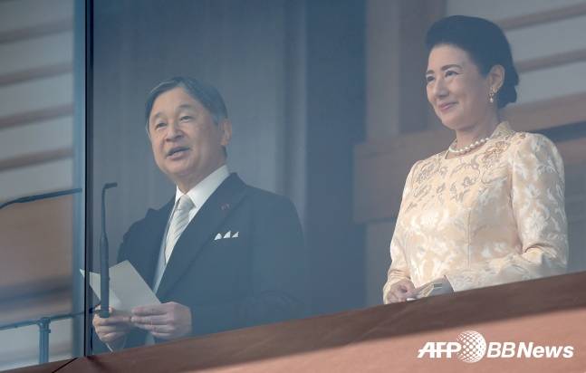 일왕 나루히토(왼쪽) 부부. /AFPBBNews=뉴스1