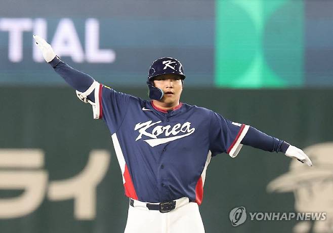9일 일본 도쿄돔에서 열린 2026 월드베이스볼클래식(WBC) C조 조별리그 최종전 대한민국과 호주의 경기. 3회초 1사 2루 한국 문보경이 1타점 2루타를 친 뒤 기뻐하고 있다. 사진=연합뉴스