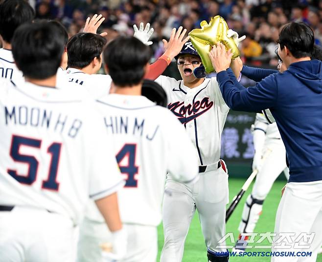 8일 일본 도쿄돔에서 열린 WBC(월드베이스볼클래식) 한국과 대만의 경기, 6회말 1사 1루 김도영이 재역전 2점홈런을 치고 환호하고 있다. 도쿄(일본)=허상욱 기자wook@sportschosun.com/2026.03.08/
