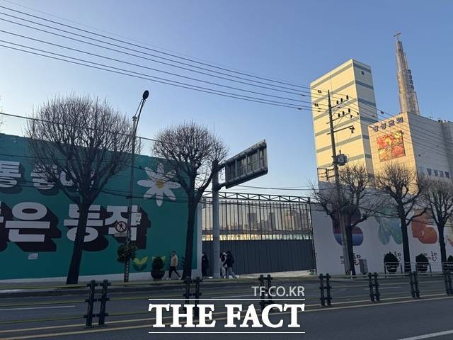 가장 입주가 빠른 곳은 2구역이다. 지난해 12월 착공에 들어가 내년 8월 입주가 예정돼 있다. 사진은 노량진2구역 공사 현장. /황준익 기자