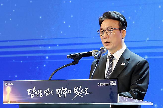 김민석 국무총리가 8일 66주년 3·8민주운동 기념식에 참석하여 기념사를 하고 있다. /뉴스1