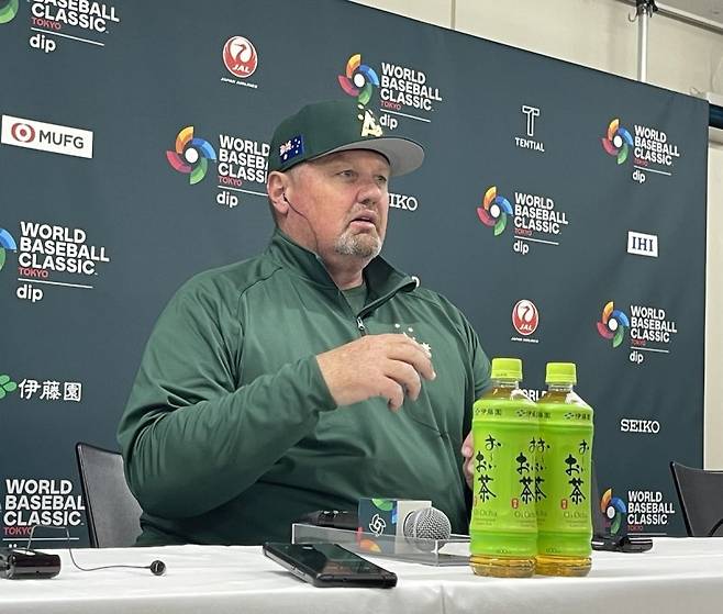 경기 후 기자회견에 참석한 데이브 닐슨 호주 감독.연합뉴스