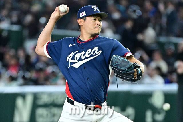 9일 일본 도쿄돔에서 열린 2026 월드 베이스볼 클래식(WBC) 조별리그 한국-호주 경기. 노경은이 2회말 마운드에 올라 힘차게 투구하고 있다./도쿄(일본) = 한혁승 기자