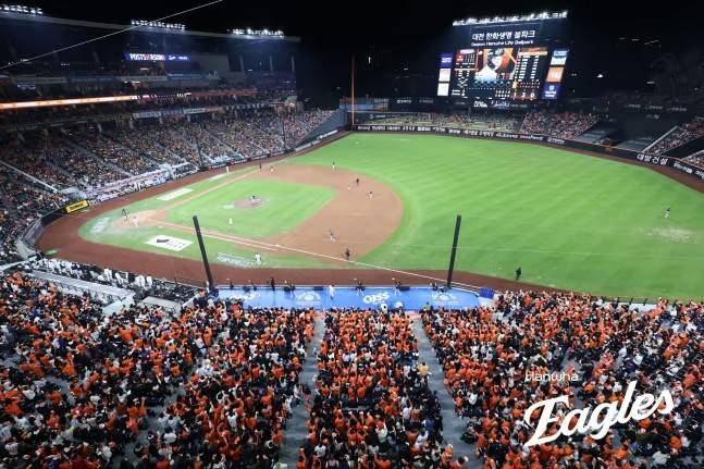 2025년 플레이오프에서 만원 관중을 이룬 대전 한화생명볼파크 전경. /사진=한화 이글스