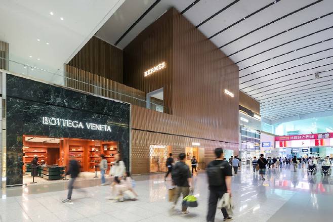 신세계면세점이 인천공항 제2터미널점에 아시아 최초로 선보인 에르메스 더블 파사드 매장 전경 (사진=신세계면세점)