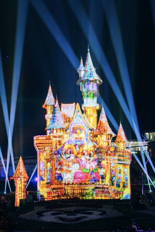 지난해 오픈한 멀티미디어 맵핑쇼 글로리 라이츠(GLorry Lights)가 롯데월드 부산에서 열리고 있다. 롯데월드 부산