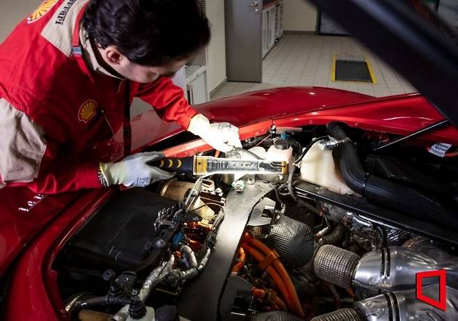 페라리코리아는 공식 인증 중고차 프로그램 '페라리 어프루브드' 차량의 기본 보증 기간을 기존 최소 1년에서 2년으로 확대한다고 11일 밝혔다. 페라리코리아