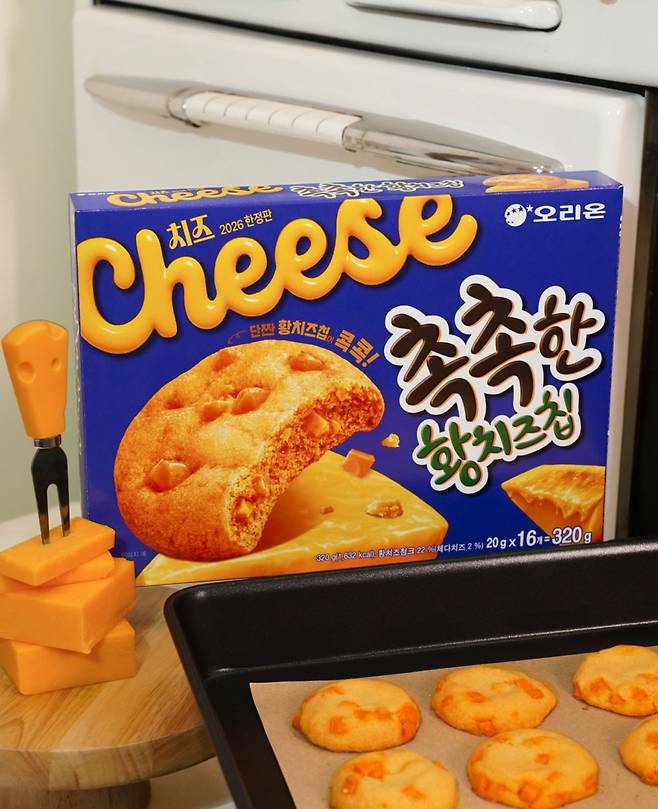 오리온 신제품 ‘촉촉한 황치즈칩’이 인기다. /사진=오리온 인스타그램