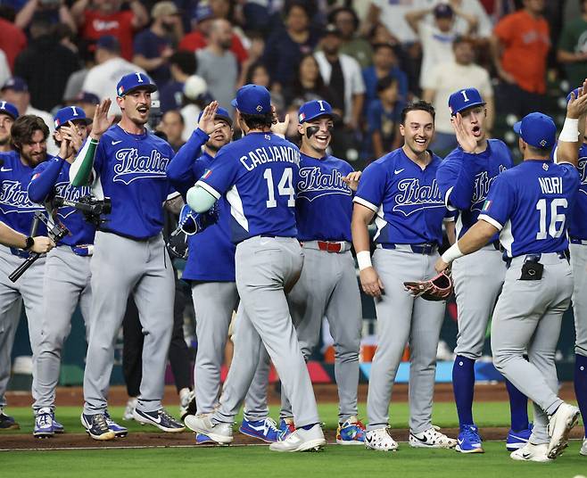 11일 WBC 조별리그 B조 미국과의 경기에서 승리한 이탈리아 선수단. 연합뉴스게
