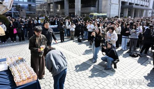 장항준 감독이 12일 서울 중구 서울마당에서 열린 영화