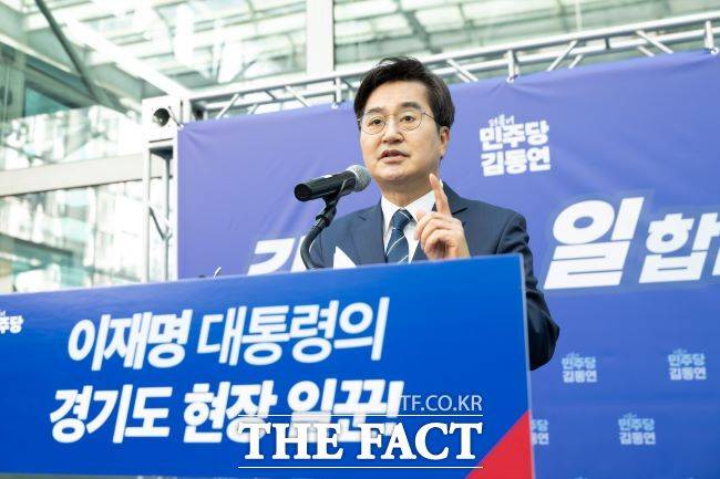 김동연 경기도지사가 12일 안양역에서 재선 도전 선언을 하고 있다. /달달캠프