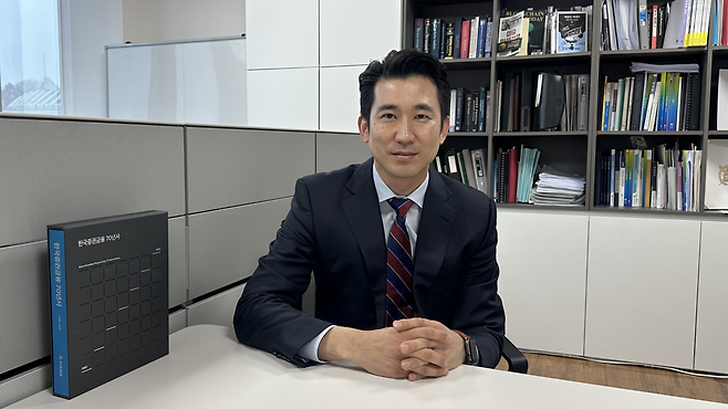 이종섭 서울대 경영학과 교수가 헤럴드경제와 인터뷰에서 원화 스테이블코인 활성화를 위한 은행의 역할을 강조하고 있다. 경예은 기자