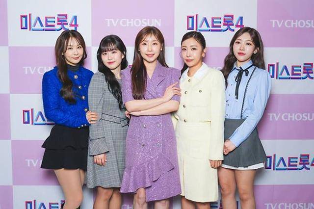 13일 서울 금천구에 위치한 TV조선 가산동 스튜디오에서는 TV조선 예능 '미스트롯4' 기자간담회가 열렸다. 행사에는 최종 TOP 5의 주인공인 진(眞)이소나, 선(善)허찬미, 미(美) 홍성윤와 길려원 윤태화가 참석했다. TV조선 제공