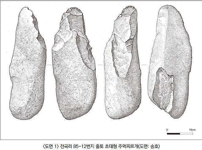 경기도 연천군 전곡리 일대 발굴조사 중 출토된 화강편마암제 ‘초대형 주먹찌르개’의 도면. 2025년 박성진 단국대 동양학연구원 연구교수가 발표한 논문 ‘전곡리 85-12번지 출토 초대형 양면석기의 기술·기능적 분석’에 실은 그림이다. 이 주먹찌르개는 구석기 시대인 17만~25만 년 전 지층에서 나온 것으로 길이가 42㎝에 달해 비슷한 석기 중에 세계에서 가장 크다.