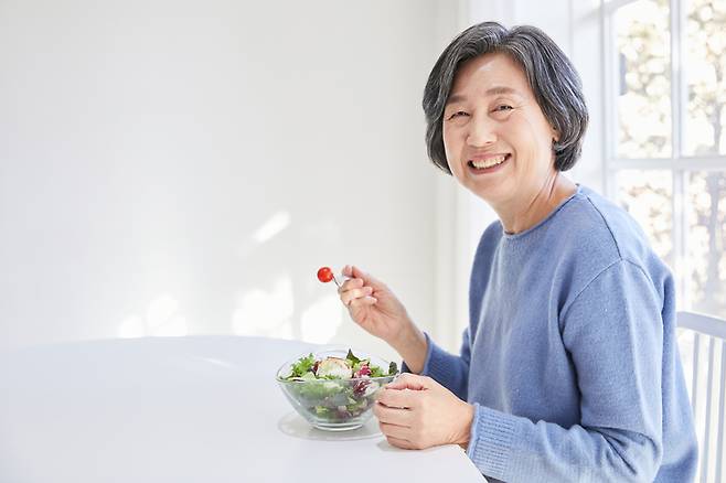 나이 들수록 건강을 유지하려면 채소를 더 많이 먹는 습관을 갖는 게 좋다. 사진=게티이미지뱅크