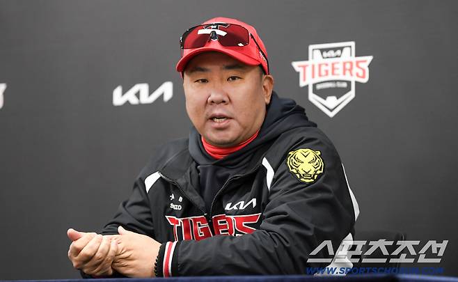 13일 광주 기아챔피언스필드에서 열린 KIA 타이거즈와 SSG 랜더스의 시범경기. KIA 이범호 감독이 인터뷰를 하고 있다. 광주=박재만 기자 pjm@sportschosun.com/2026.03.13/