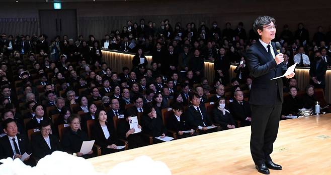 유시민 작가가 14일 서울 동작구 원불교 소태산기념관에 열린 고 이해찬 전 국무총리 49재에서 추도사를 하고 있다. 연합뉴스