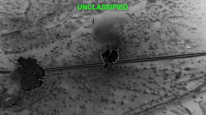 미 중부사령부가 공개한 하르그섬 공습 영상