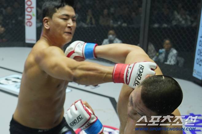 김태인과 세키노 타이세이의 경기. 사진제공=로드FC