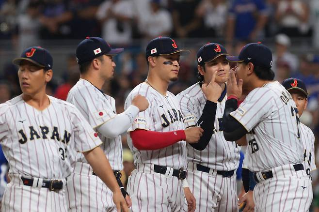 Mar 14, 2026; Miami, FL, United States; Japan designated hitter Shohei Ohtani (16) gestures toward Japan third baseman Kazuma Okamoto (25) during player introductions before a quarterfinal game of the 2026 World Baseball Classic against Venezuela at loanDepot Park. Mandatory Credit: Sam Navarro-Imagn Images연합뉴스
