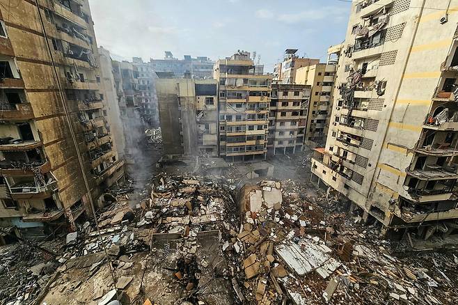 이스라엘의 공습으로 14일 레바논 베이루트 남부 교외가 파괴되어 있다. AFP연합뉴스