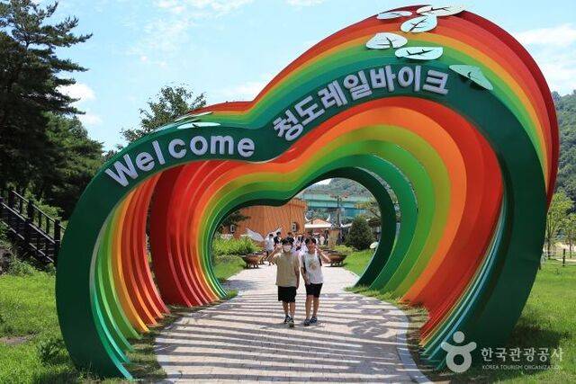 레저와 생태공원이 결합한 경북 청도 레일바이크. 한국관광공사