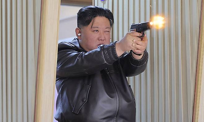 김정은 국무위원장은 2023년 12월 노동당 중앙위 8기 9차 전원회의에서 ‘반통일 적대적 두 국가’ 노선을 처음 공개적으로 밝혔다. 2024년 1월에는 ‘적대적 두 국가’ 헌법 명기를 제안했다. 조선중앙통신연합뉴스