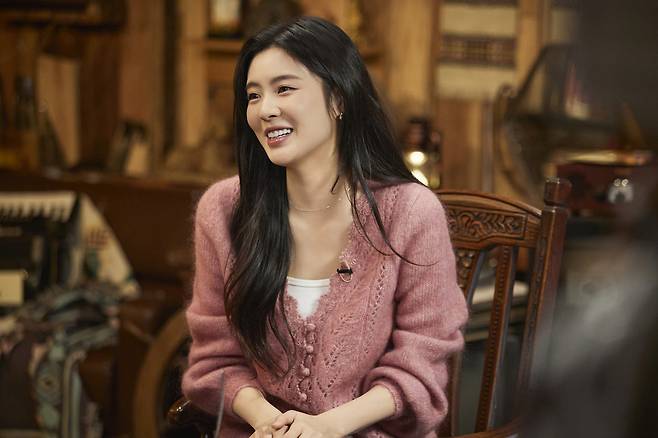 강호동네 서점에 이선빈이 찾아와 파란만장한 인생사를 풀어놓았다. 쿠팡플레이 제공