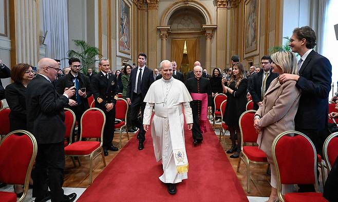 레오 14세 교황이 14일(현지시간) 바티칸법원 사법연도 개시식에 참석하고 있다. 바티칸미디어 제공, AFP통신연합뉴스