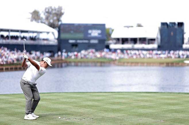 김시우가 14일(현지시간) 미국 플로리다주 폰테베드라비치 소그래스 TPC 스타디움 코스(파72)에서 열린 PGA 투어 플레이어스 챔피언십 3라운드 17번 홀에서 티샷을 날리고 있다. AFP연합뉴스