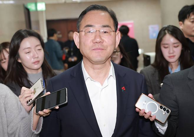 대구시장 출마를 선언한 6선의 주호영 의원이 장동혁 대표와 이정현 공천관리위원장 등 국민의힘 지도부를 향해 “자기 편만 남기고 나머지는 정리하는 정치, 속내가 훤히 들여다 보인다”고 직격했다.