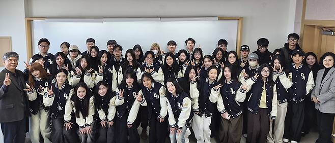 ▲ 대구한의대학교 대학원 한국어문화학과는 최근 '한국어교원 양성기관 심사'에서 최종 적합 판정을 받아 신규 양성기관으로 선정됐다. 글로벌한국어학과 학생들. 대구한의대.