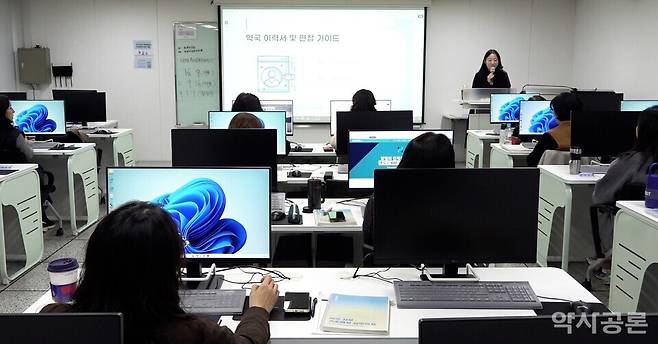 서울시50플러스 서부캠퍼스의 약국사무원 양성과정은 1년에 3번 교육생들을 모집한다.