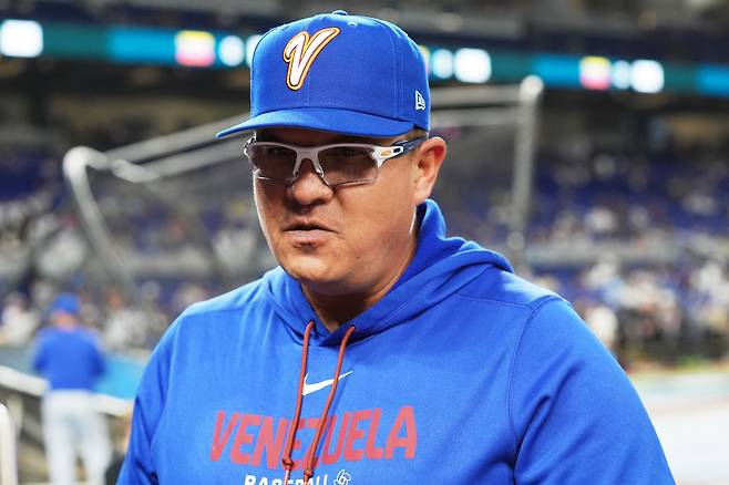 Venezuela manager Omar Lopez talks during an interview before a World Baseball Classic quarterfinal game against Japan, Saturday, March 14, 2026, in Miami. AP연합뉴스