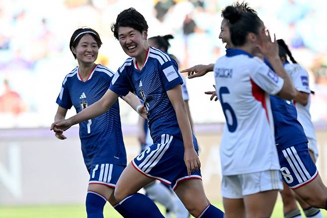 Japan's T?ko Koga (L) celebrates her goal with a teammate Kiko Seike during the AFC Women's Asian Cup Australia 2026 football match between Japan and Philippines at Accor Stadium in Sydney on March 15, 2026. (Photo by SAEED KHAN / AFP) / -- IMAGE RESTRICTED TO EDITORIAL USE - STRICTLY NO COMMERCIAL USE --
<저작권자(c) 연합뉴스, 무단 전재-재배포, AI 학습 및 활용 금지>