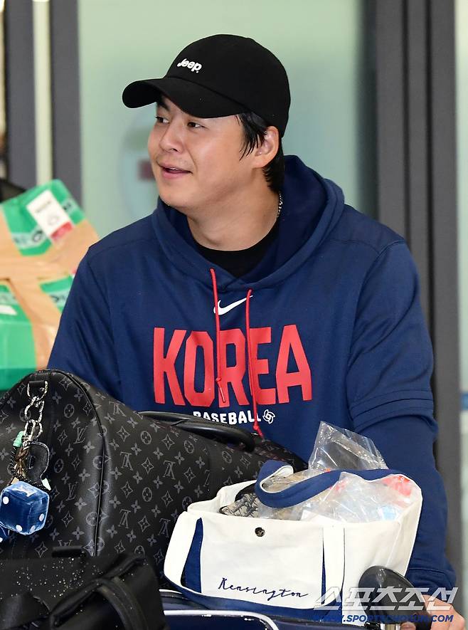16일 오전 WBC야구대표팀이 인천공항 제1터미널을 통해 귀국했다. 입국장을 나서고 있는 노시환. 인천=송정헌 기자songs@sportschosun.com/2026.03.16/