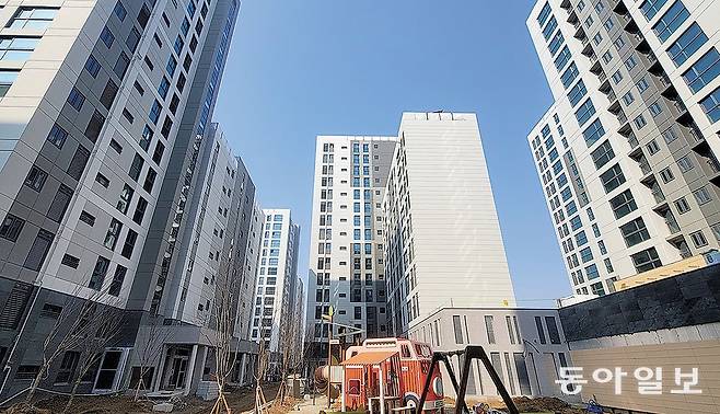 16일 일반을 대상으로 토지임대부 주택 청약이 진행되는 서울 강서구 마곡지구17단지 모습. 이축복 기자 bless@donga.com