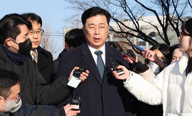 홍장원 전 국가정보원 제1차장이 지난해 2월 20일 서울 종로구 헌법재판소에서 열린 윤석열 대통령 탄핵심판 10차 변론에 증인으로 출석하고 있다. 2025.2.20/뉴스1