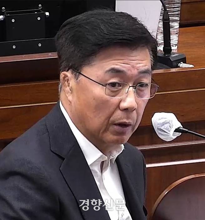 홍장원 전 국정원 1차장이 지난해 11월 서울중앙지법에서 열린 윤석열 전 대통령에 대한 12·3 불법계엄 내란 우두머리 등 혐의 재판에서 발언하고 있다. 서울중앙지법 제공