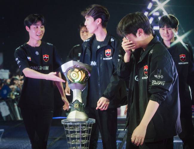 라이엇 게임즈 플리커.