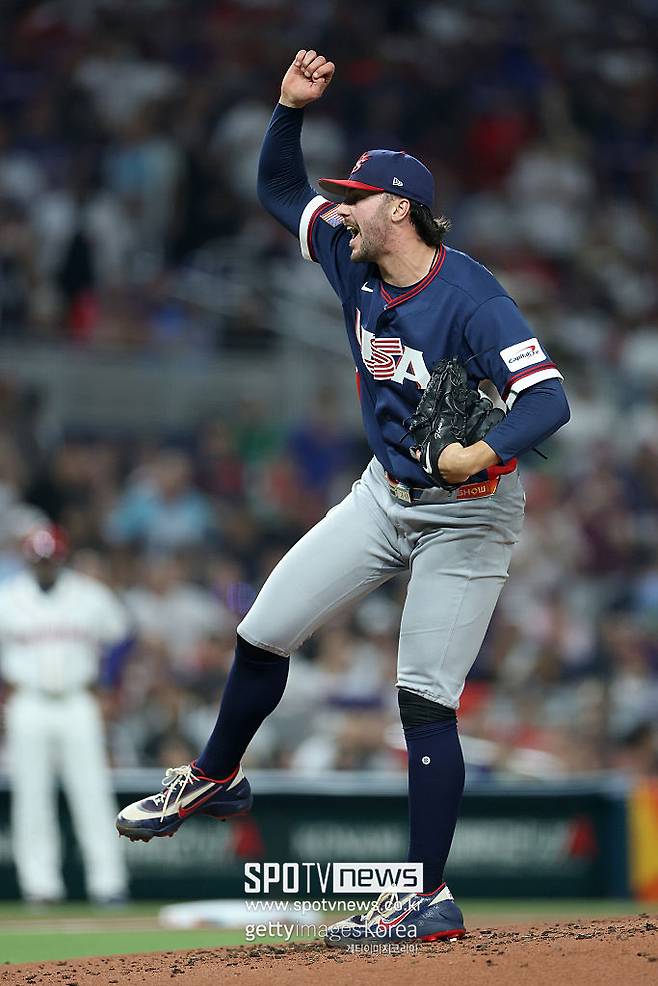 ▲ 미국 선발 마운드를 지킨 폴 스킨스. 이번 대회에서 두 경기를 던지겠다고 선언했고, 실제로 두 경기 마운드에 올랐다. 1경기를 던지고 소속팀으로 돌아간 타릭 스쿠발과 대조되는 행보다.