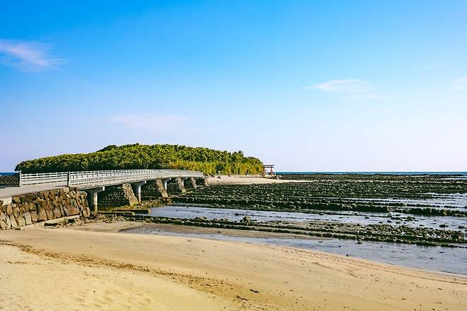 아오시마를 감싸고 있는 도깨비 빨래판