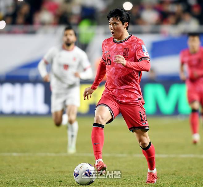 양현준이 25일 수원월드컵경기장에서 열린 2026 FIFA 북중미 월드컵 3차 예선 요르단과 경기에서 드리블을 하고 있다. 2025. 3. 25. 수원 | 최승섭기자 thunder@sportsseoul.com