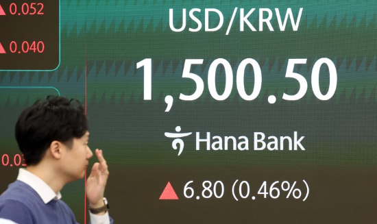 16일 오전 서울 중구 하나은행 본점 딜링룸에 환율이 표시돼 있다. (사진=연합뉴스)