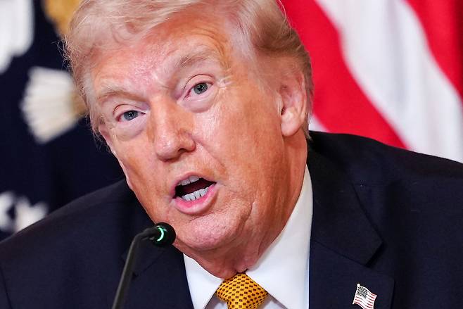 도널드 트럼프 미 대통령이 16일(현지 시간) 백악관에서 트럼프-케네디센터 이사회 오찬을 앞두고 기자회견을 열고 있다. UPI연합뉴스